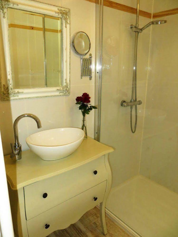 Aux Trois Fontaines Bed and Breakfast Eynesse Esterno foto