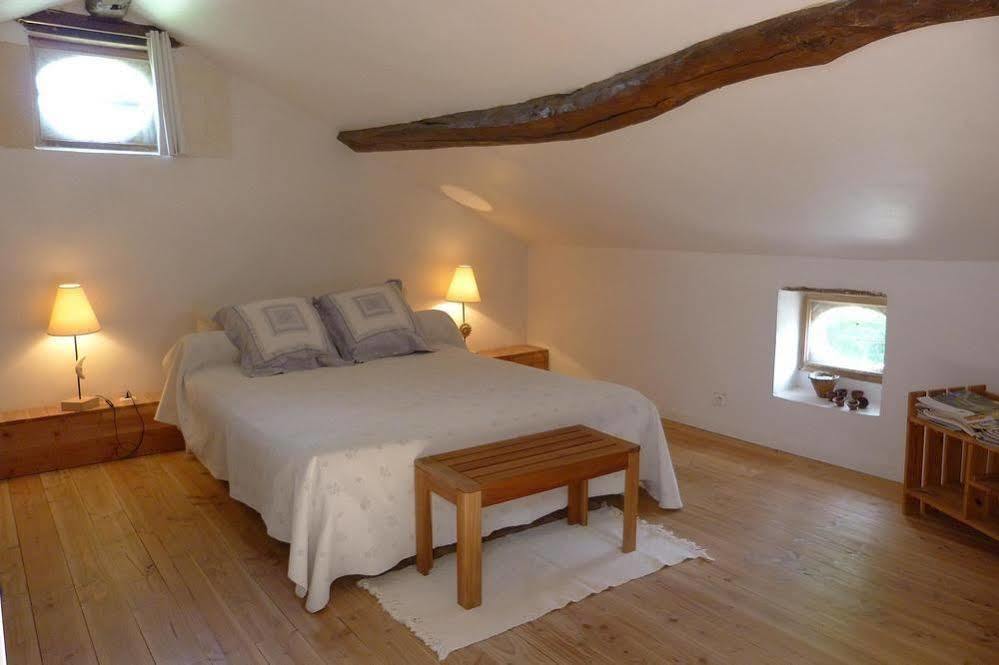 Aux Trois Fontaines Bed and Breakfast Eynesse Esterno foto