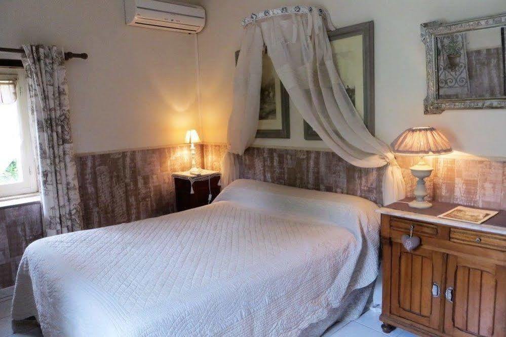 Aux Trois Fontaines Bed and Breakfast Eynesse Esterno foto