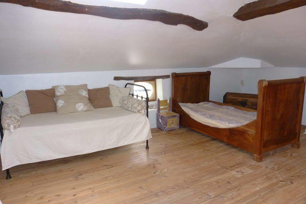Aux Trois Fontaines Bed and Breakfast Eynesse Esterno foto
